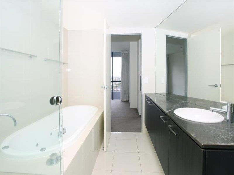 4 Wahroonga Place, Surfers Paradise QLD 4217