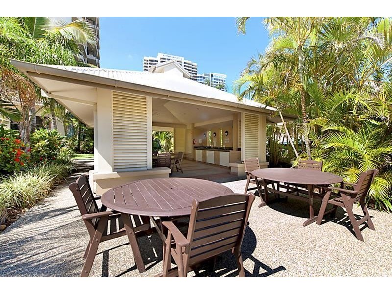 28 Northcliffe Terrace “Longbeach”, Surfers Paradise QLD 4217