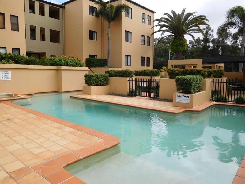 24 Slatyer Avenue, Bundall QLD 4217