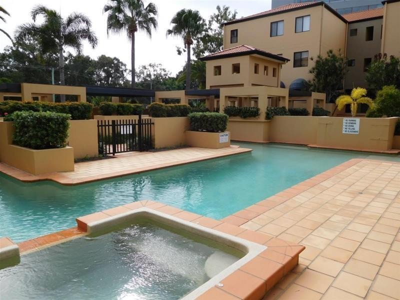 24 Slatyer Avenue, Bundall QLD 4217