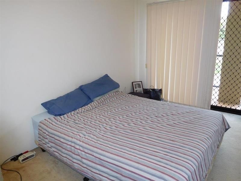 24 Slatyer Avenue, Bundall QLD 4217