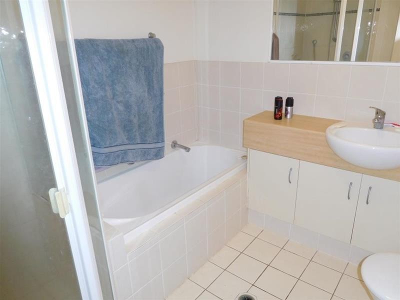 24 Slatyer Avenue, Bundall QLD 4217