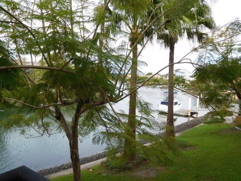 24 Slatyer Avenue, Bundall QLD 4217