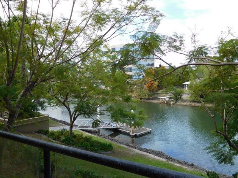 24 Slatyer Avenue, Bundall QLD 4217