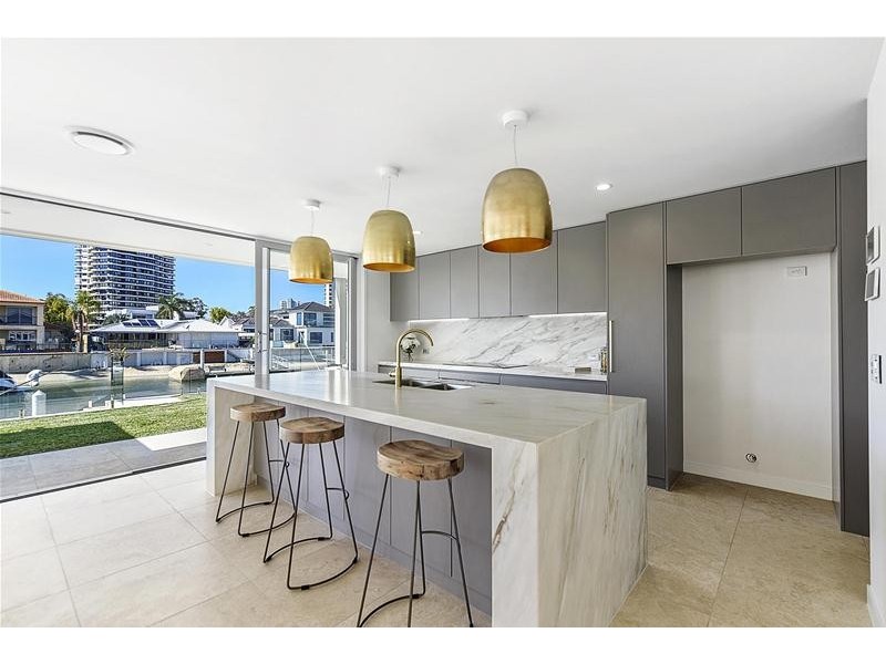 17 Seafarer Court, Paradise Waters QLD 4217
