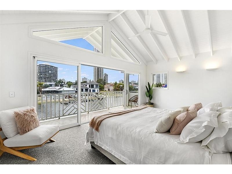 17 Seafarer Court, Paradise Waters QLD 4217