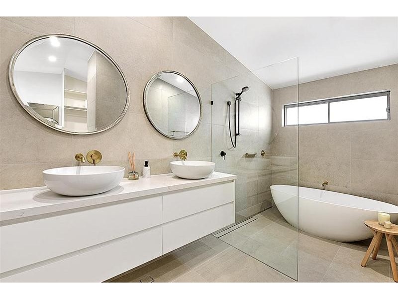 17 Seafarer Court, Paradise Waters QLD 4217