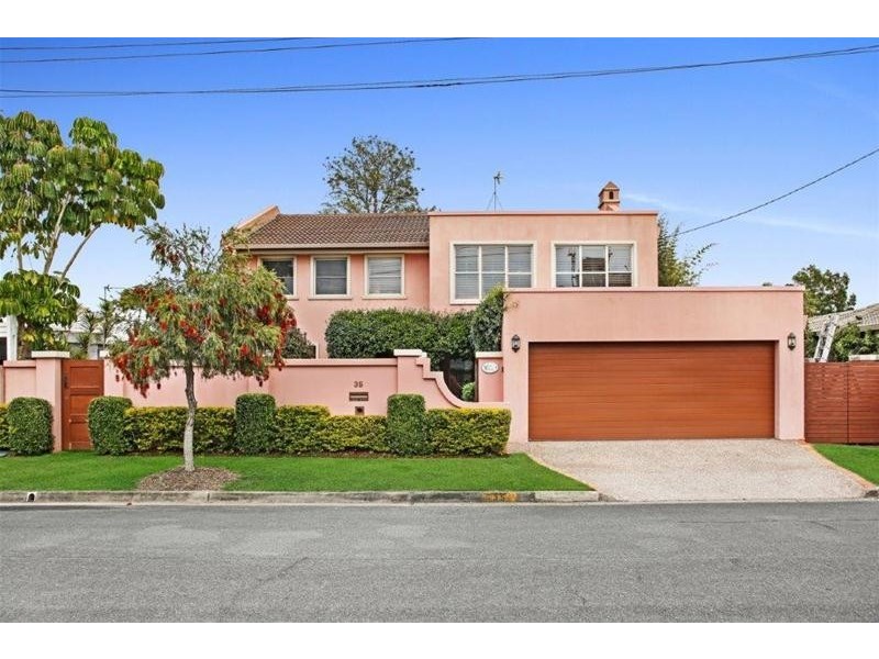 35 Boongala Road, Broadbeach Waters QLD 4218