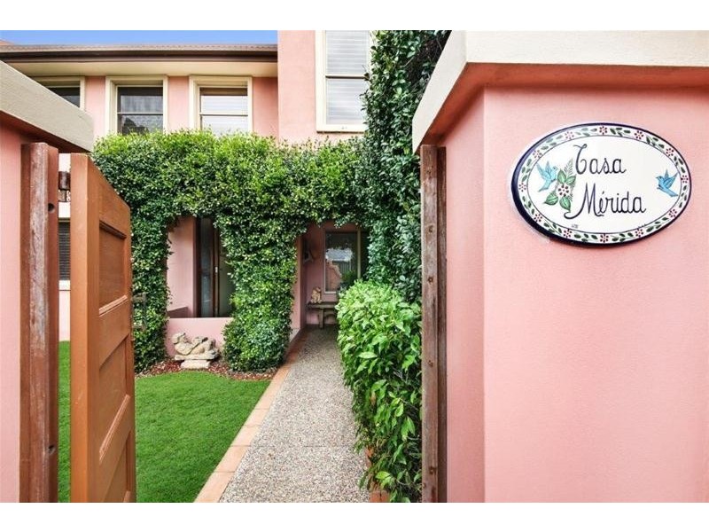 35 Boongala Road, Broadbeach Waters QLD 4218