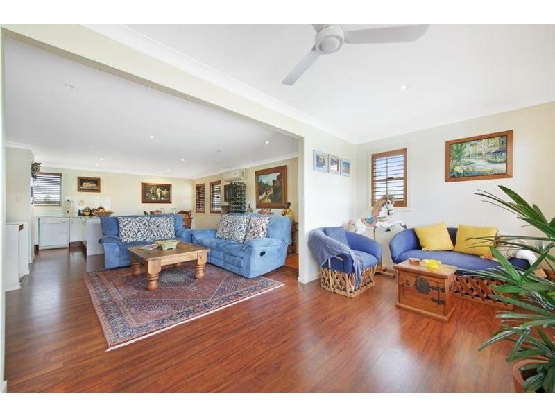 35 Boongala Road, Broadbeach Waters QLD 4218