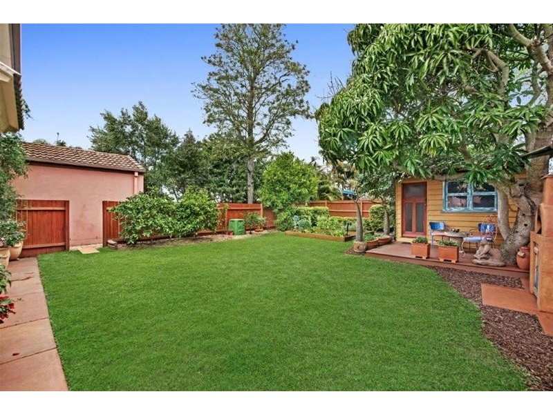 35 Boongala Road, Broadbeach Waters QLD 4218