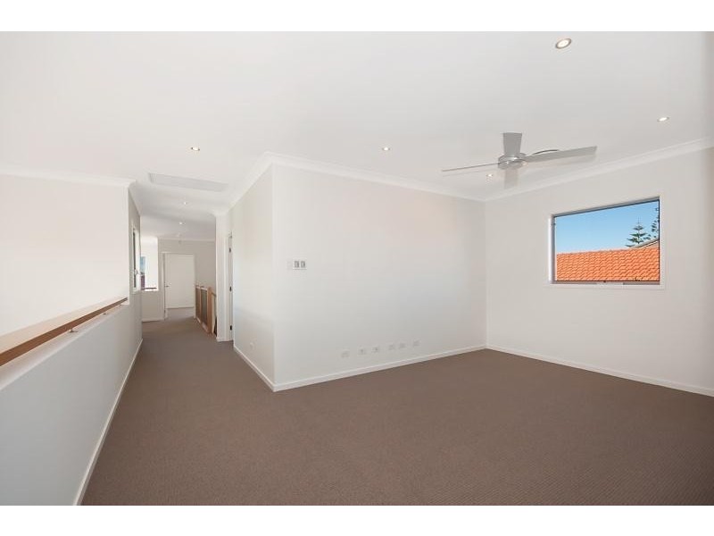 74 Gibraltar Drive, Isle Of Capri QLD 4217