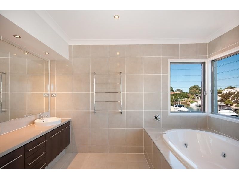 74 Gibraltar Drive, Isle Of Capri QLD 4217