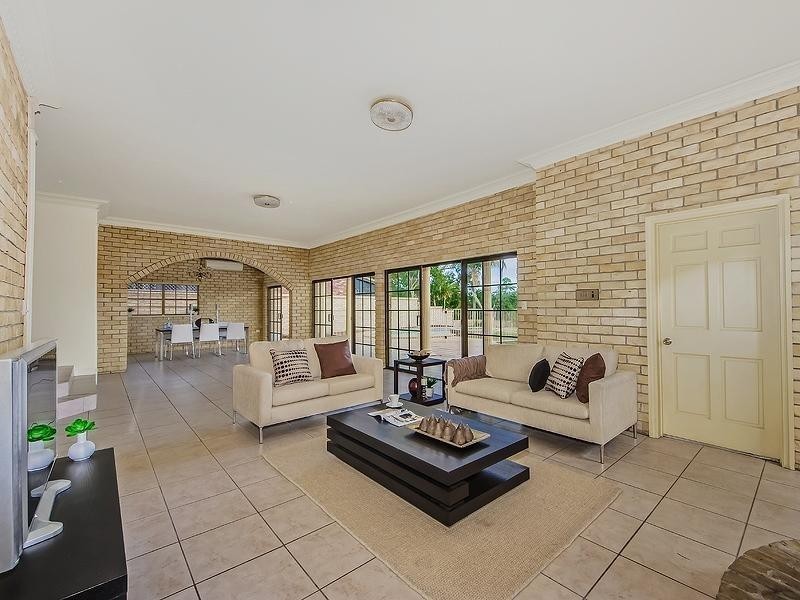 7 La Scala Court, Isle Of Capri QLD 4217