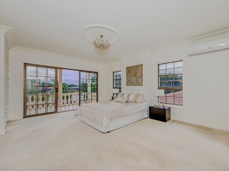 7 La Scala Court, Isle Of Capri QLD 4217