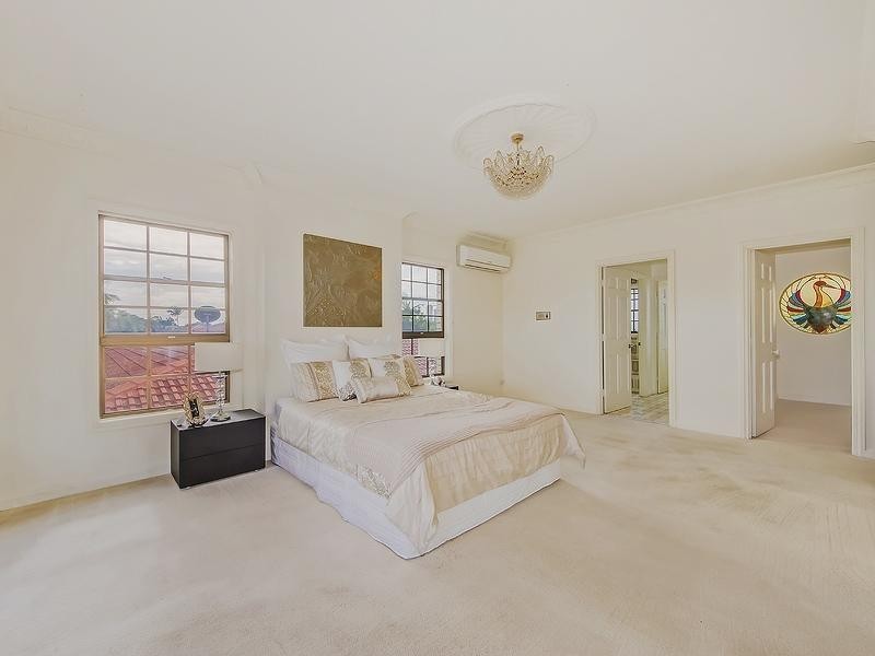 7 La Scala Court, Isle Of Capri QLD 4217