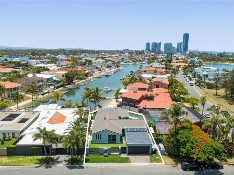 17 Admiralty Drive, Paradise Waters QLD 4217