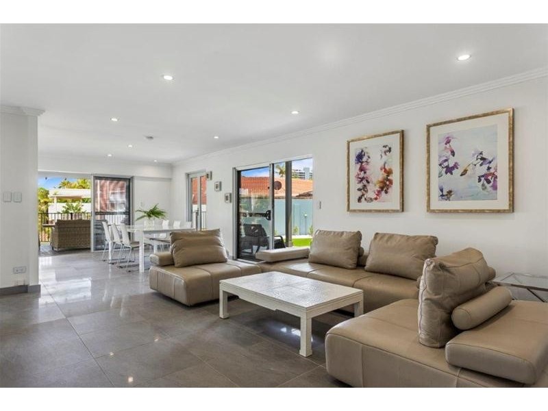 17 Admiralty Drive, Paradise Waters QLD 4217