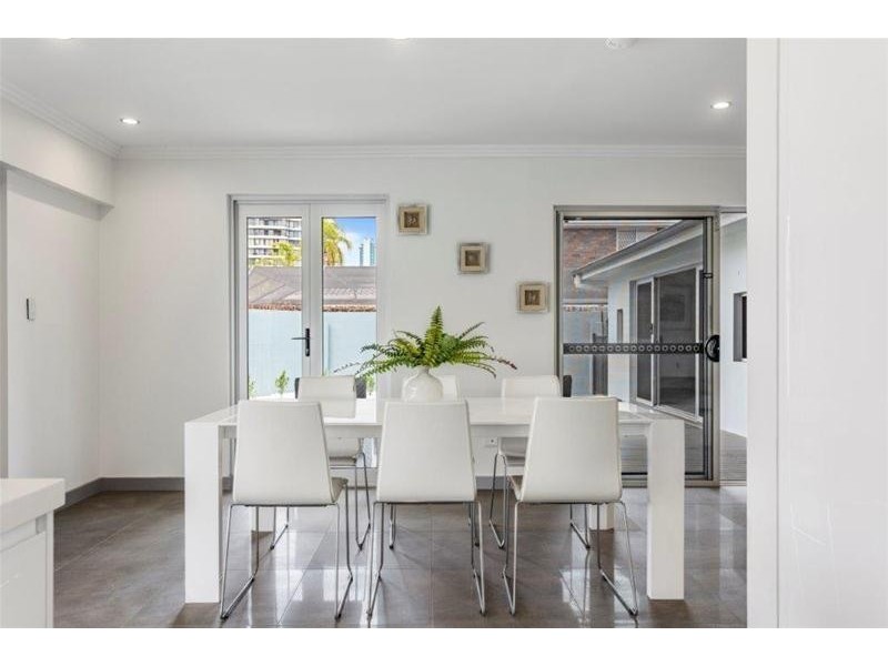 17 Admiralty Drive, Paradise Waters QLD 4217