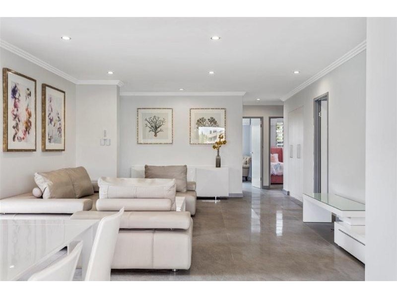 17 Admiralty Drive, Paradise Waters QLD 4217