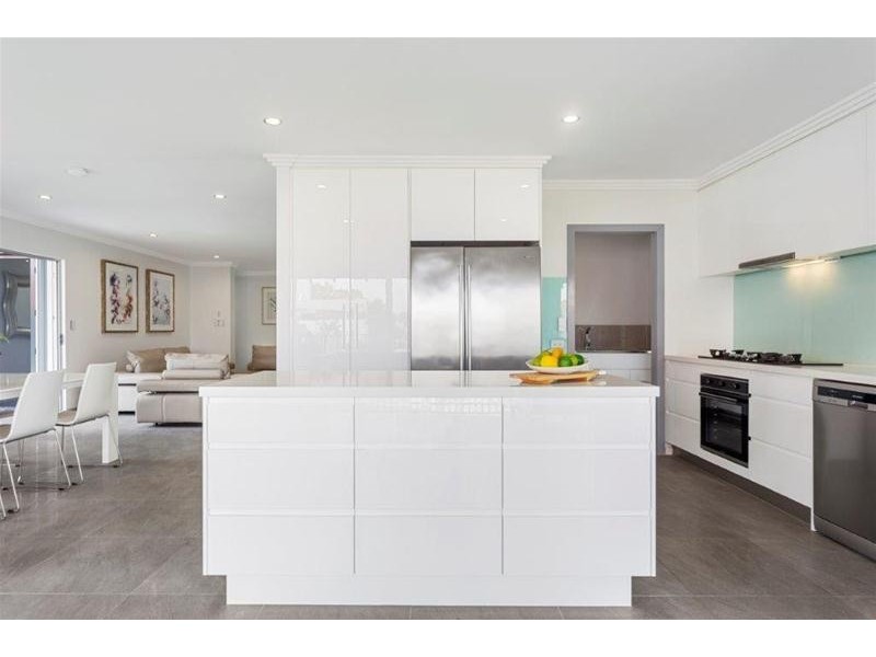 17 Admiralty Drive, Paradise Waters QLD 4217