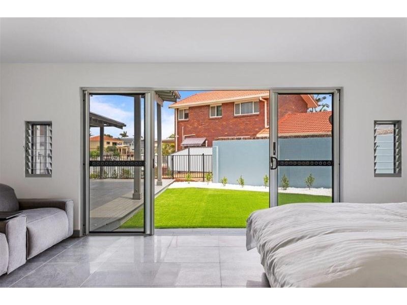 17 Admiralty Drive, Paradise Waters QLD 4217