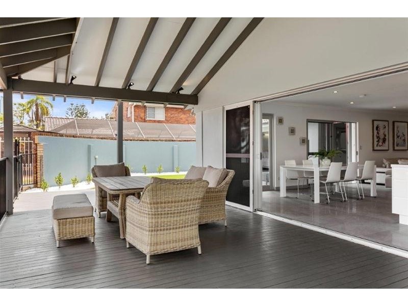 17 Admiralty Drive, Paradise Waters QLD 4217