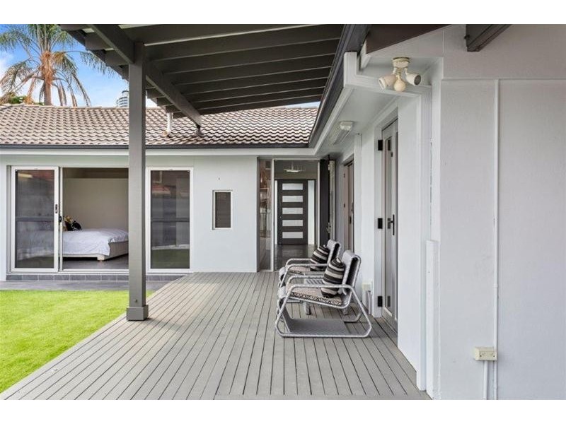 17 Admiralty Drive, Paradise Waters QLD 4217