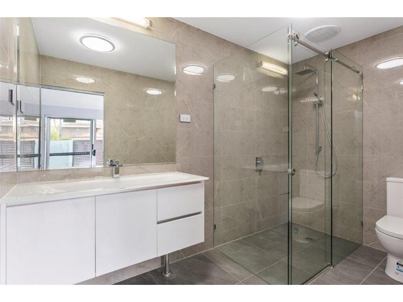 17 Admiralty Drive, Paradise Waters QLD 4217