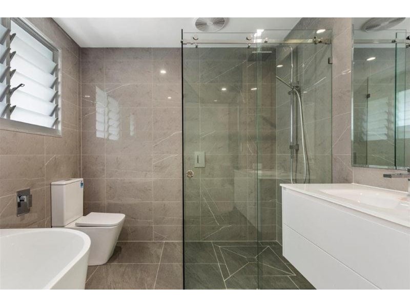 17 Admiralty Drive, Paradise Waters QLD 4217