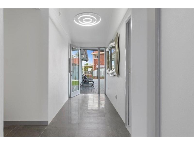 17 Admiralty Drive, Paradise Waters QLD 4217