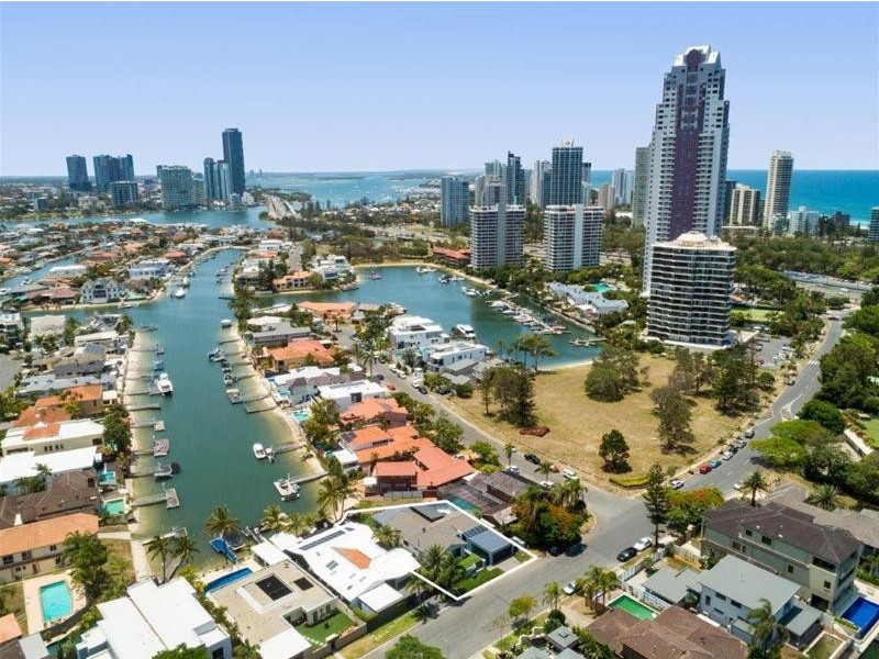 17 Admiralty Drive, Paradise Waters QLD 4217