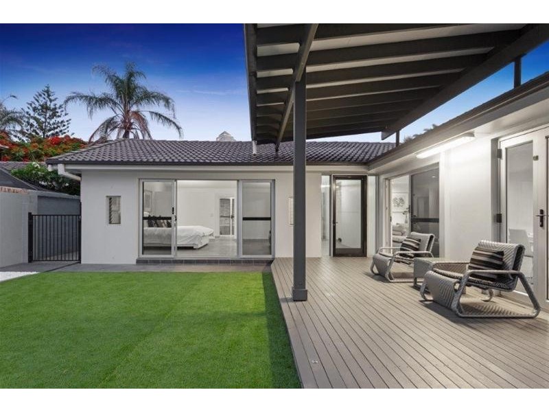 17 Admiralty Drive, Paradise Waters QLD 4217