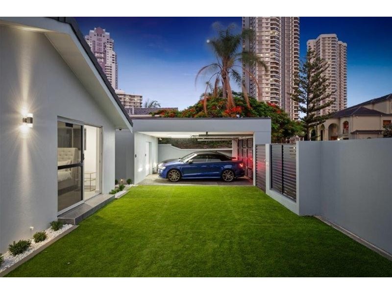 17 Admiralty Drive, Paradise Waters QLD 4217