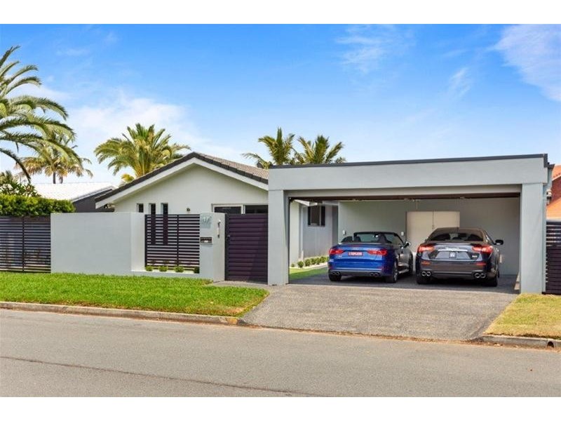 17 Admiralty Drive, Paradise Waters QLD 4217