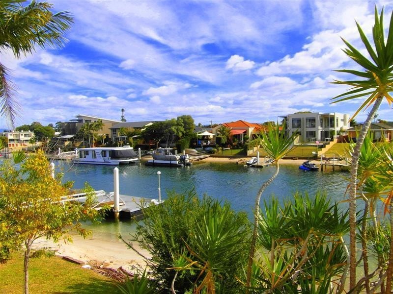 106 Gibraltar Drive, Isle Of Capri QLD 4217