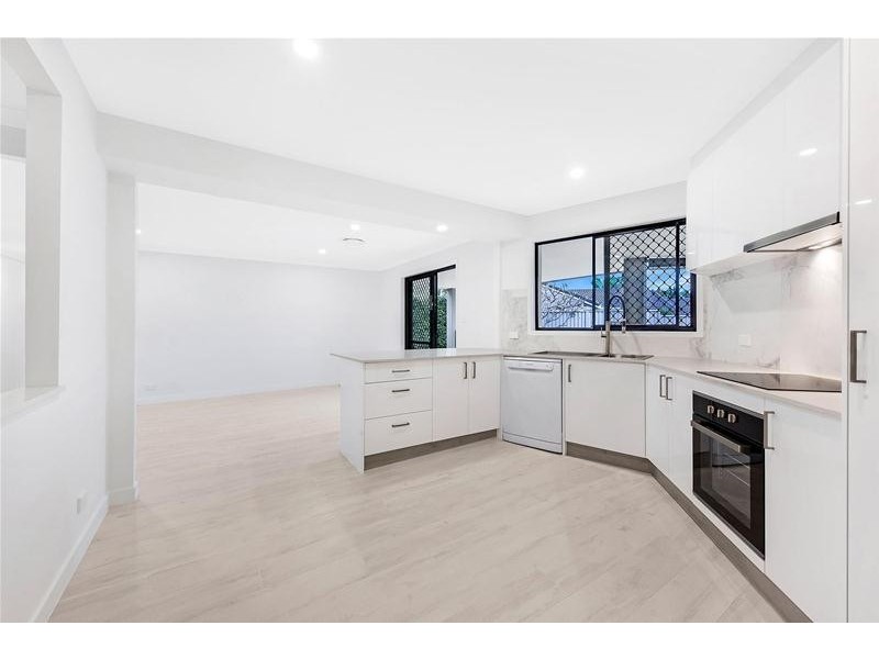 14 Lothian Avenue, Sorrento QLD 4217