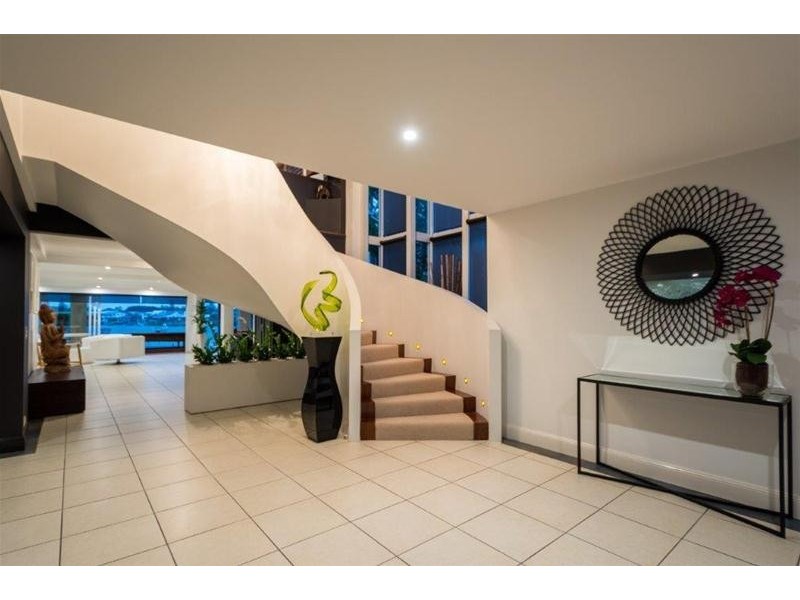 5 Donegal Crescent, Sorrento QLD 4217