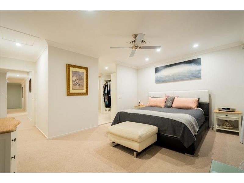 5 Donegal Crescent, Sorrento QLD 4217