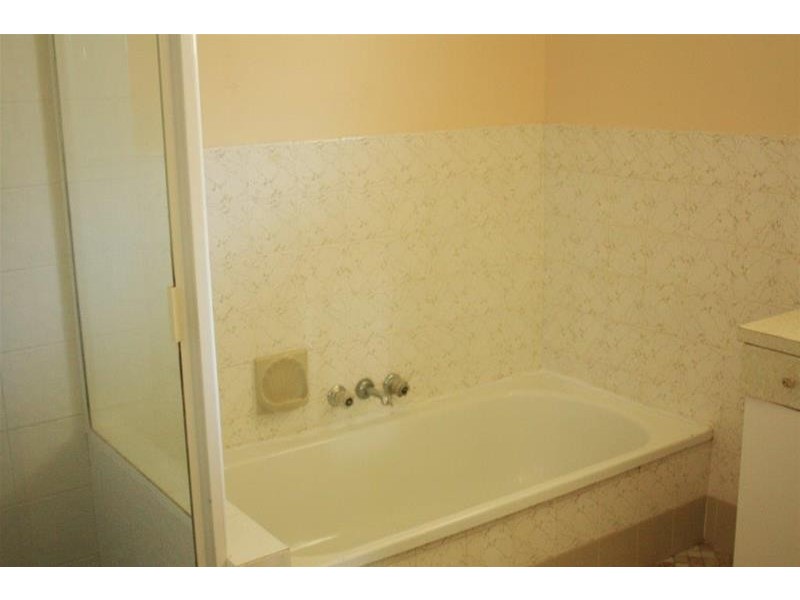 12 Carmel Court, Broadbeach Waters QLD 4218