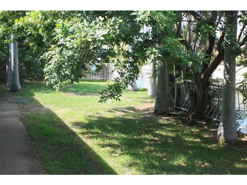 12 Carmel Court, Broadbeach Waters QLD 4218