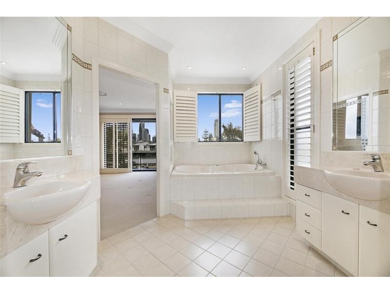 2/21 Vespa Crescent, Surfers Paradise QLD 4217