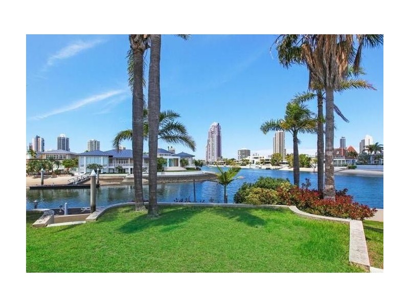 124 Commodore Drive, Paradise Waters QLD 4217