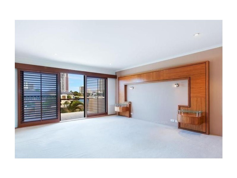 124 Commodore Drive, Paradise Waters QLD 4217