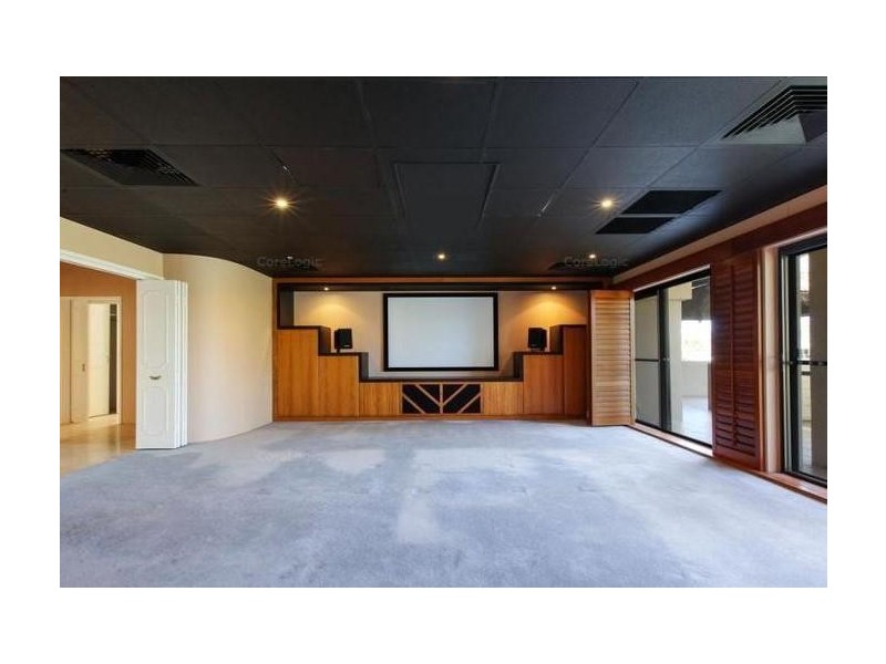 124 Commodore Drive, Paradise Waters QLD 4217