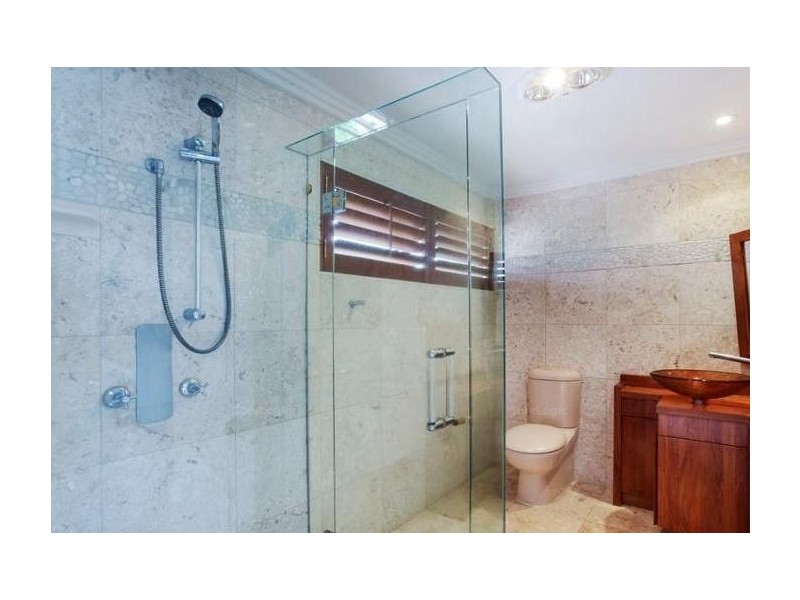 124 Commodore Drive, Paradise Waters QLD 4217