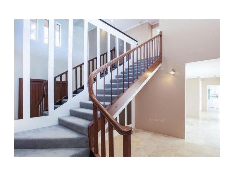 124 Commodore Drive, Paradise Waters QLD 4217