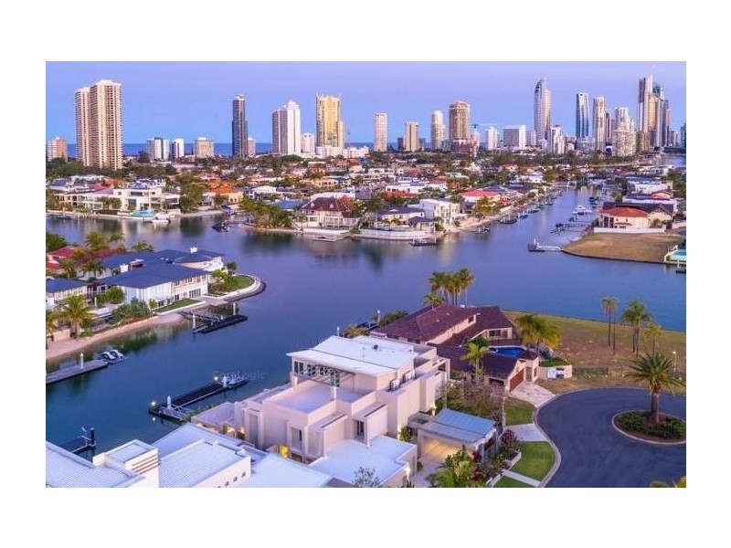 124 Commodore Drive, Paradise Waters QLD 4217