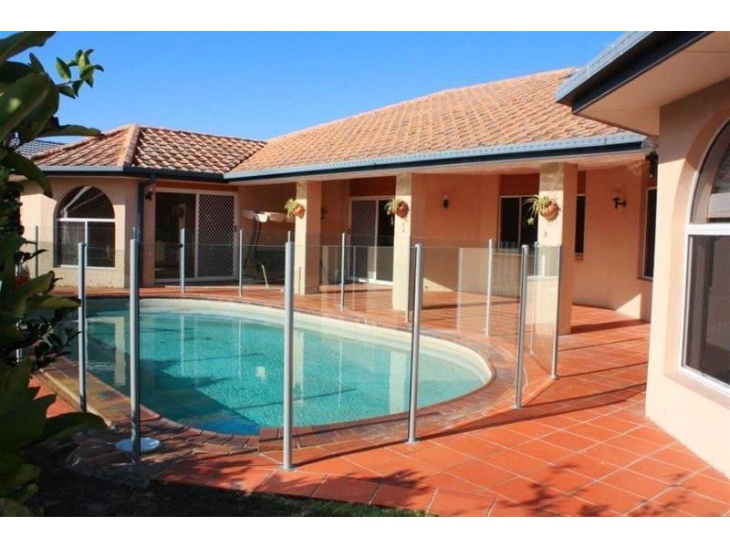 10 Rannock Avenue, Benowa Waters QLD 4217