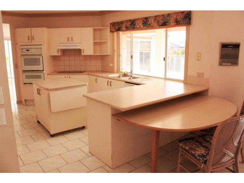 10 Rannock Avenue, Benowa Waters QLD 4217